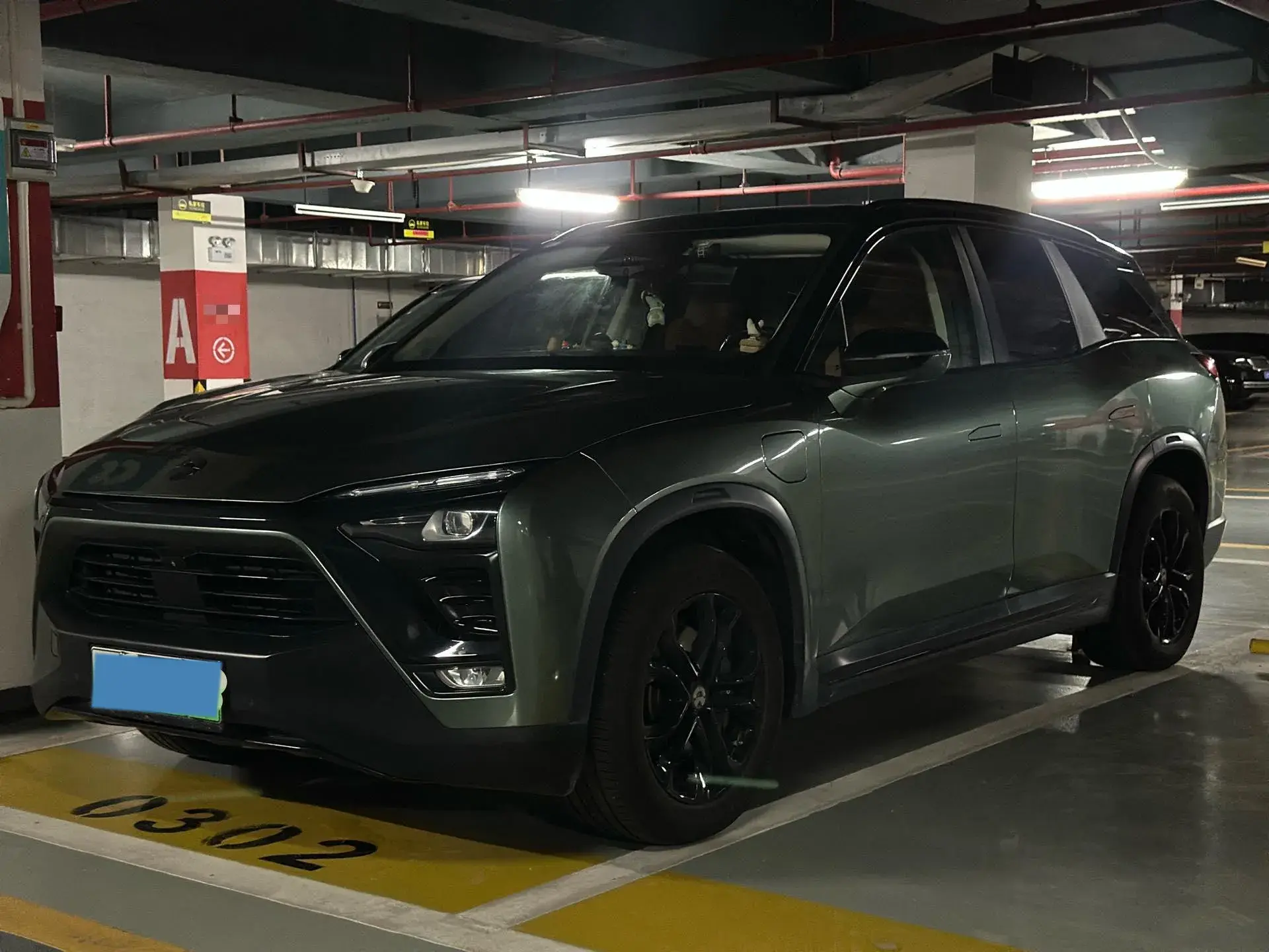 2018 NIO ES8 view 1