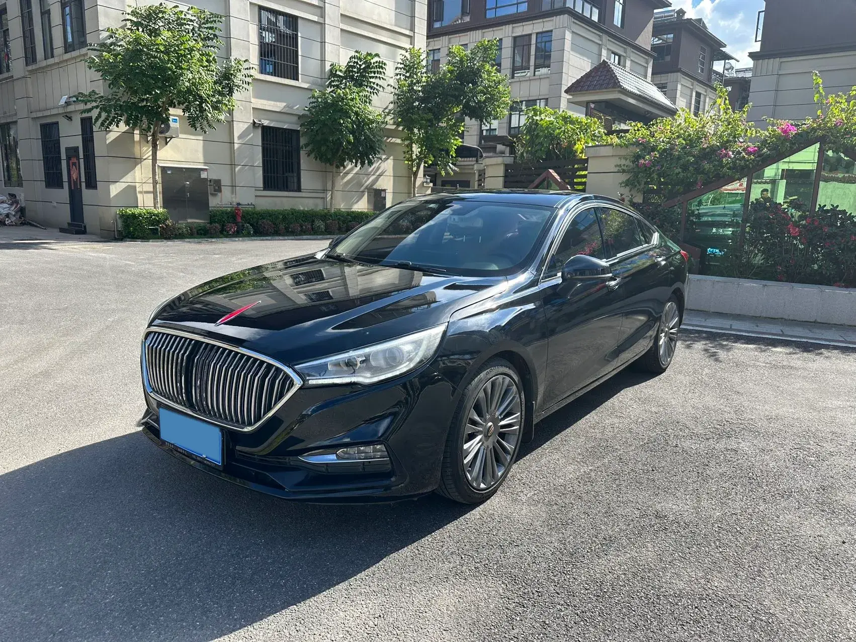 2019 HONGQI H5 view 1
