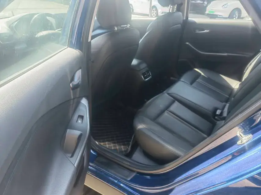 2019 HYUNDAI LA thumbnail 4