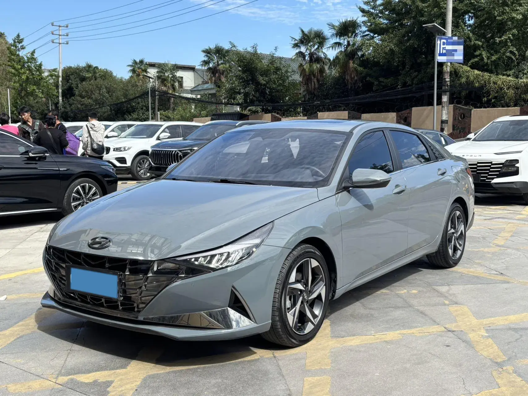 2022 HYUNDAI ELANTRA view 1