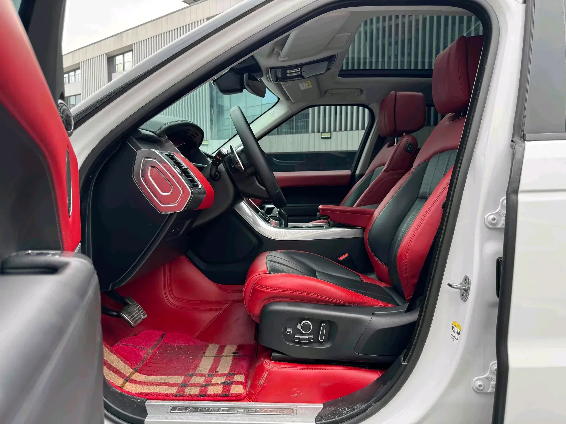2022 LAND ROVER thumbnail 3