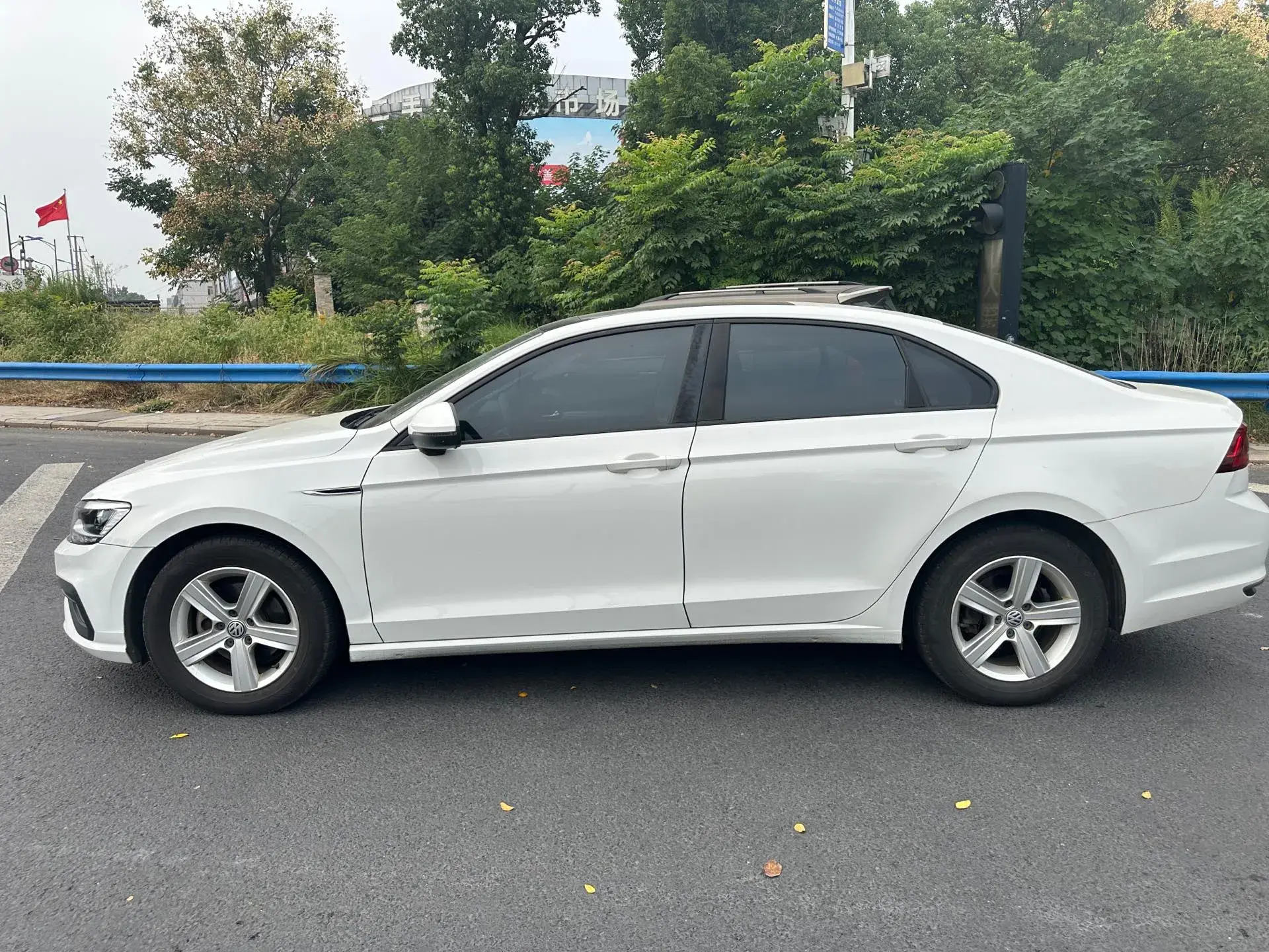 2019 VOLKSWAGEN LAMANDO thumbnail 3