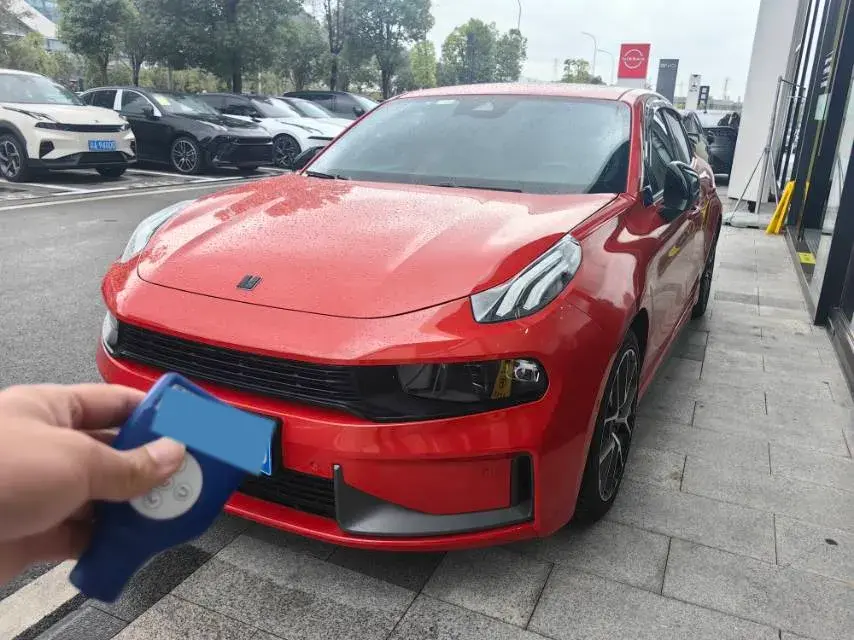 2018 LYNK&CO 03 view 1