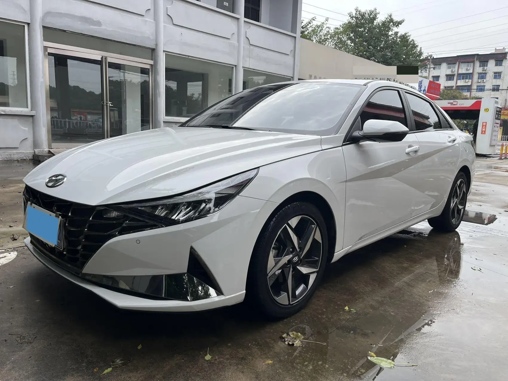 2022 HYUNDAI ELANTRA view 1