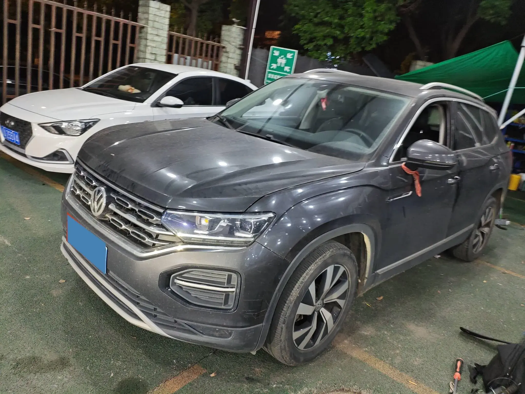 2020 VOLKSWAGEN TAYRON view 1