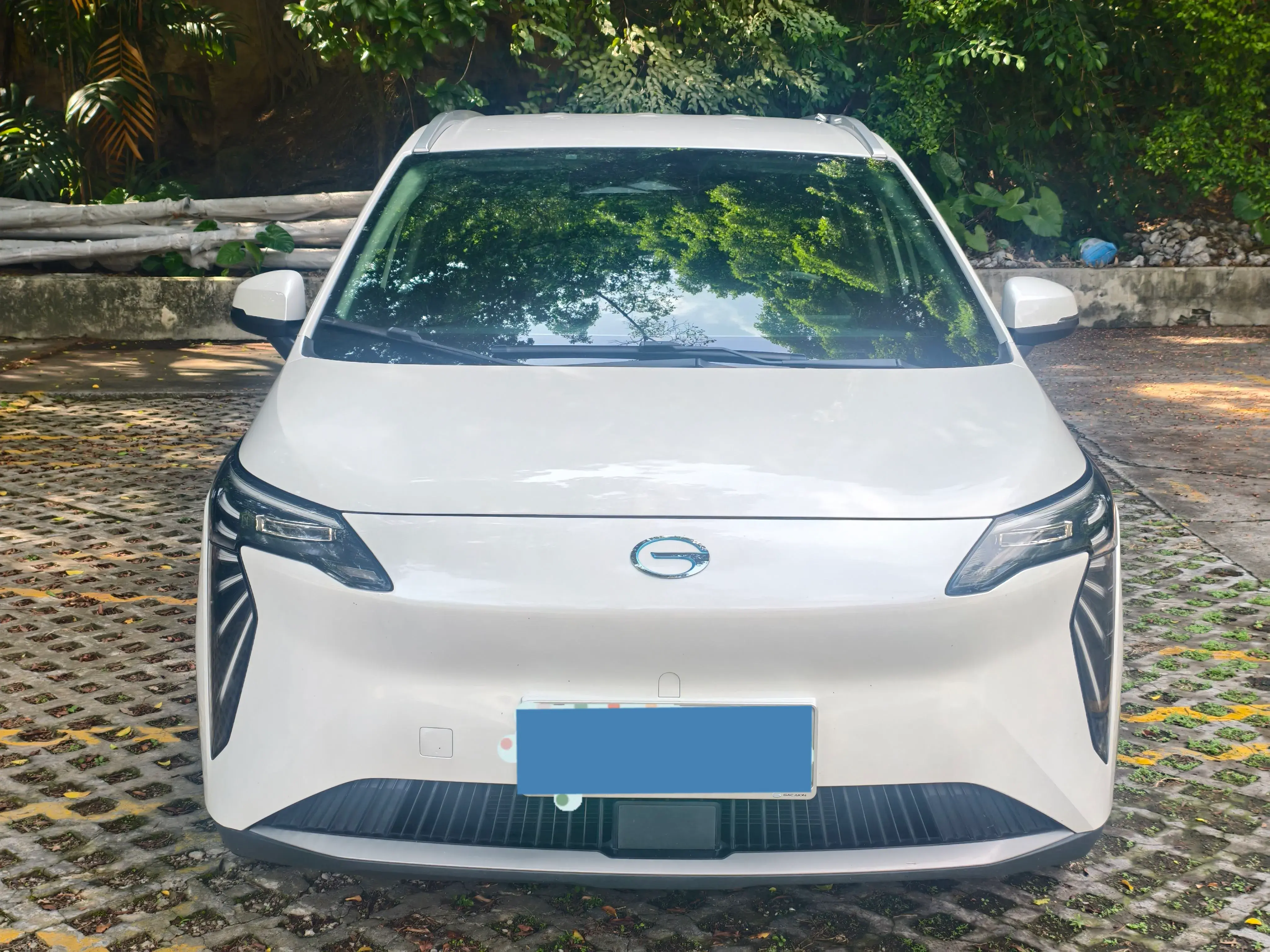 2023 AION Y thumbnail 2