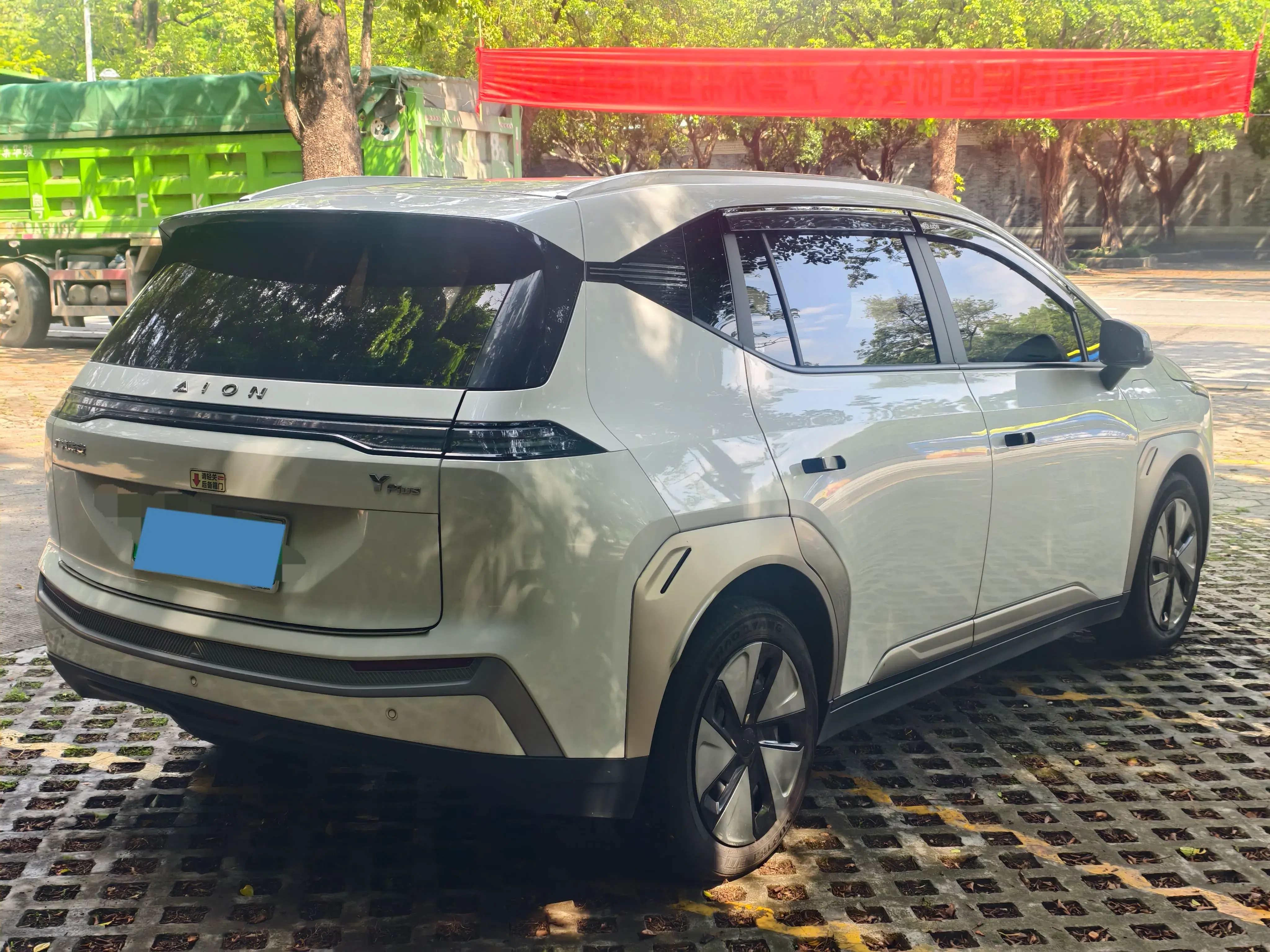 2023 AION Y thumbnail 4