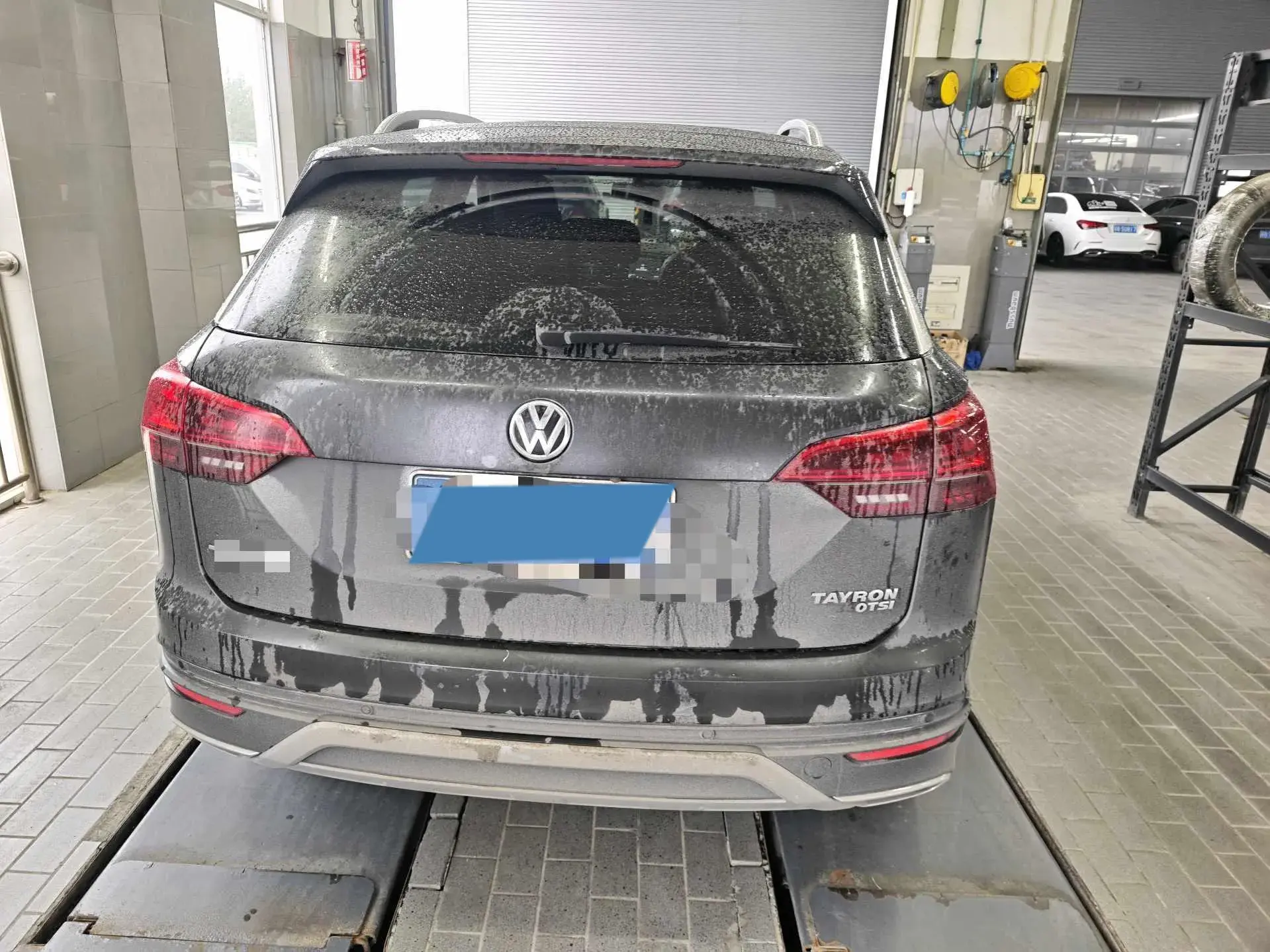 2019 VOLKSWAGEN TAYRON thumbnail 3