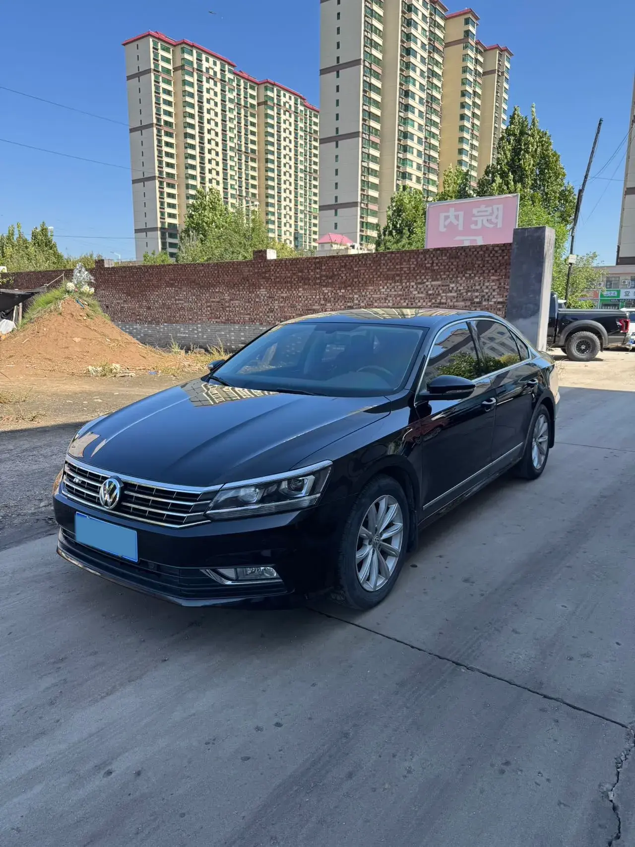 2017 VOLKSWAGEN PASSAT view 1