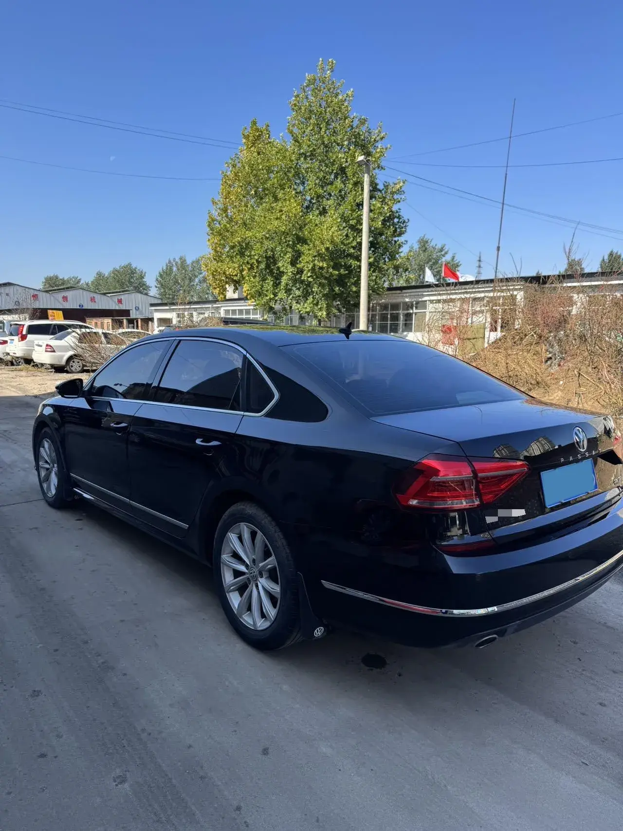 2017 VOLKSWAGEN PASSAT thumbnail 4