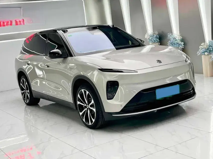 2023 NIO ES8 thumbnail 3