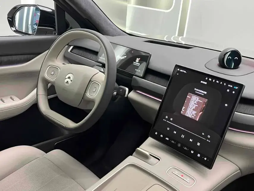 2023 NIO ES8 thumbnail 4