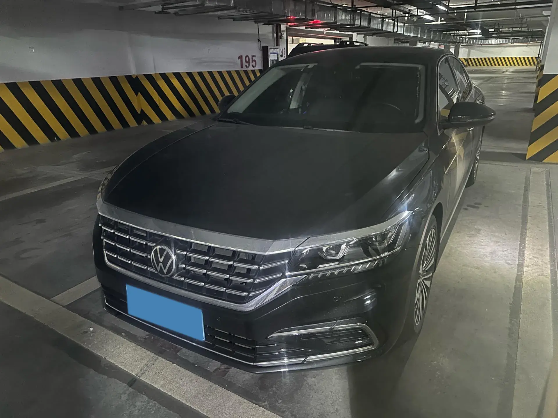 2021 VOLKSWAGEN PASSAT view 1