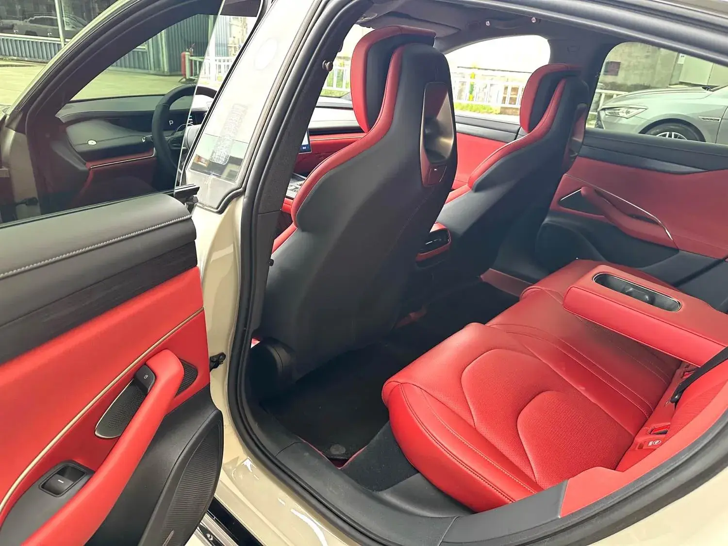 2024 MI SU7 thumbnail 4