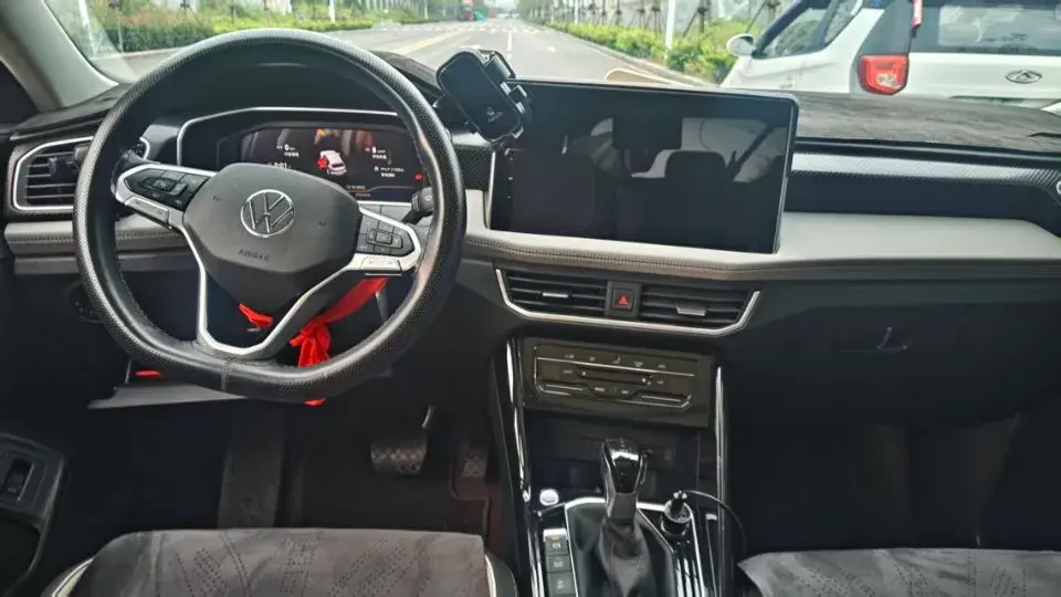 2023 VOLKSWAGEN TAYRON thumbnail 4