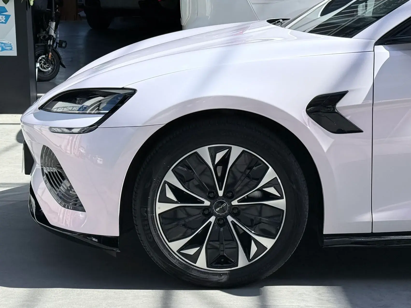 2022 BYD SEAL thumbnail 4