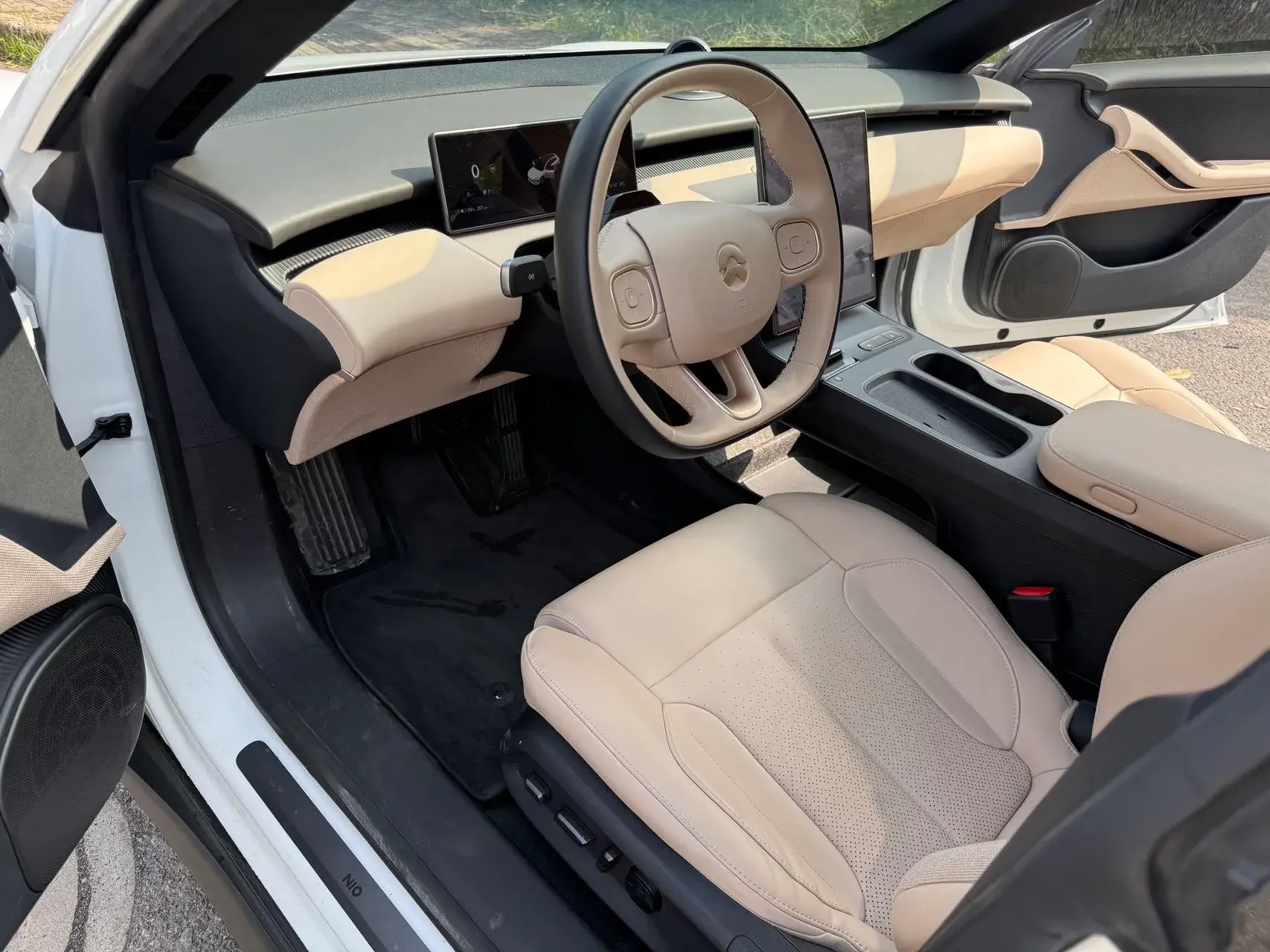 2023 NIO ET5T thumbnail 4