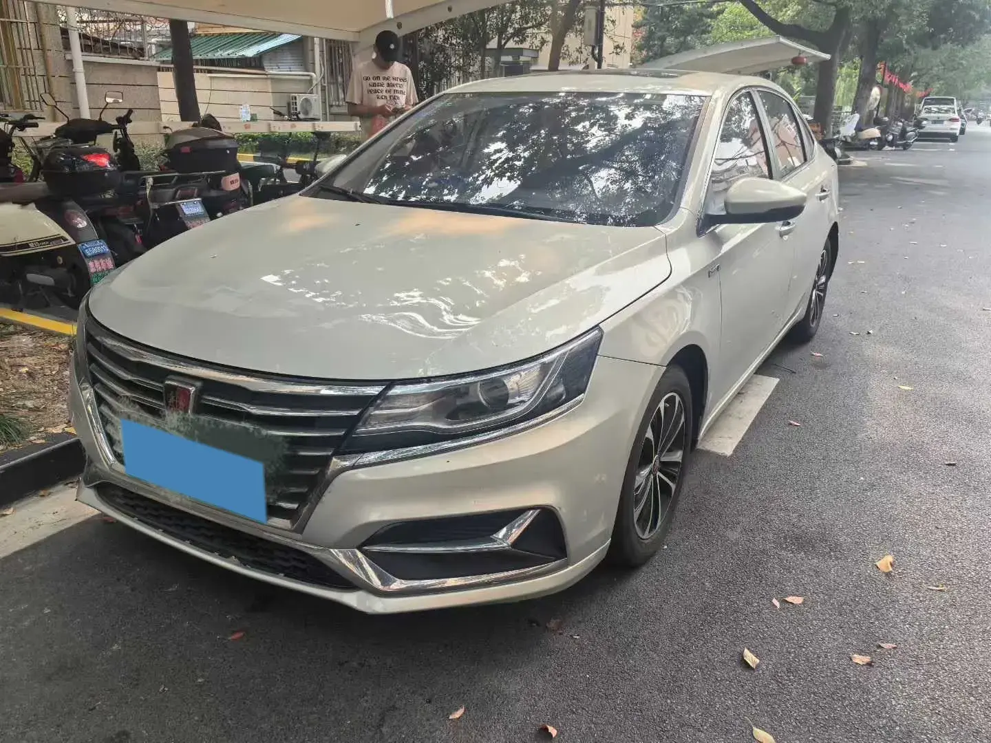 2019 ROEWE I6 view 1