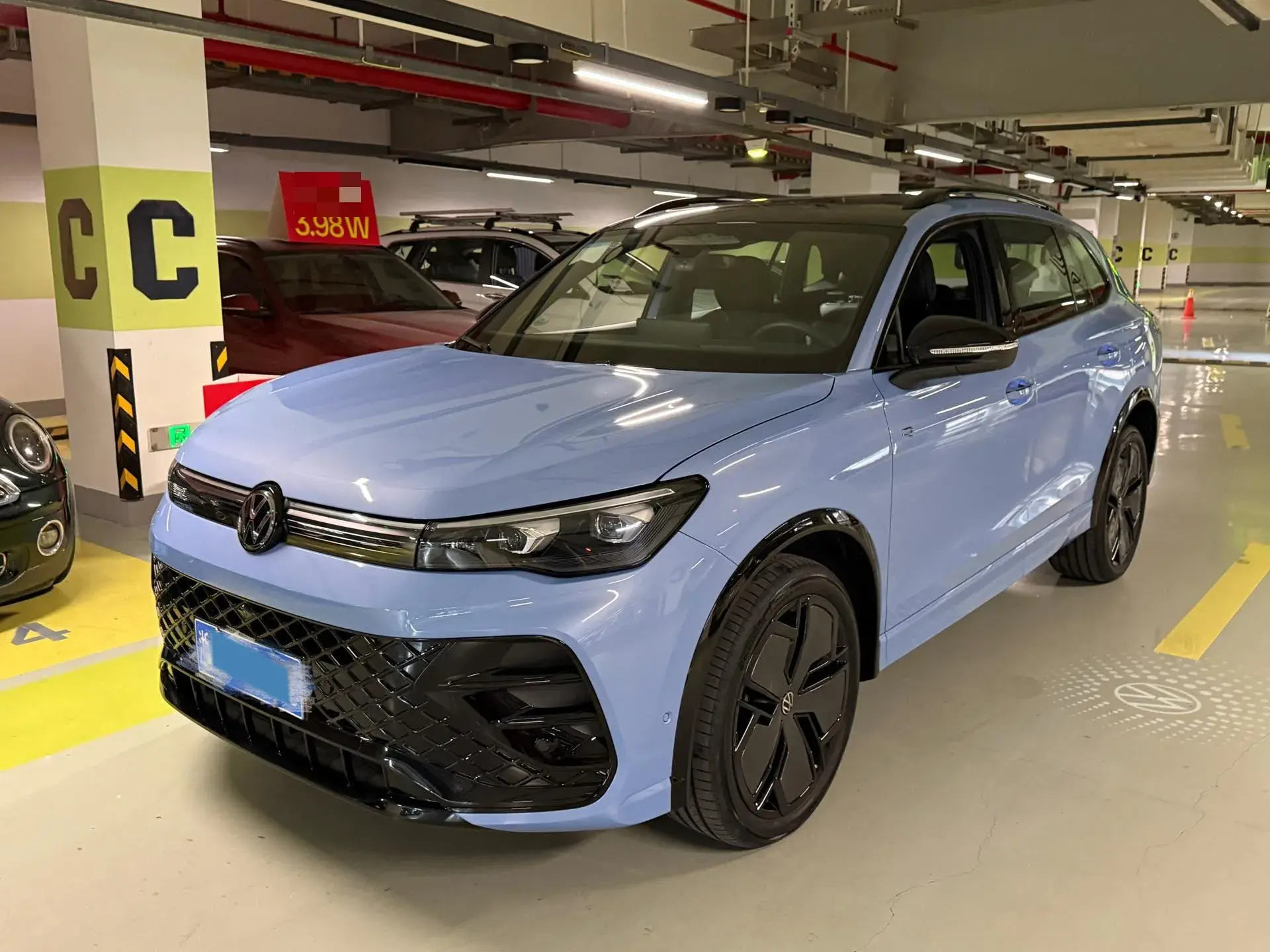 2024 VOLKSWAGEN TIGUAN view 1