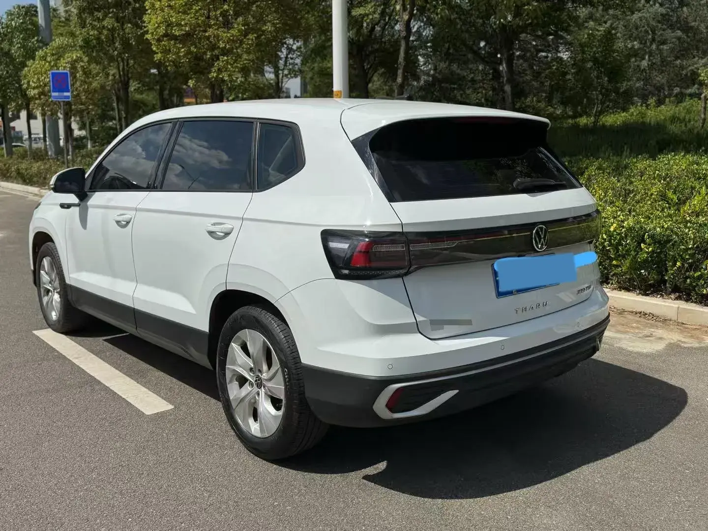 2023 VOLKSWAGEN THARU thumbnail 4