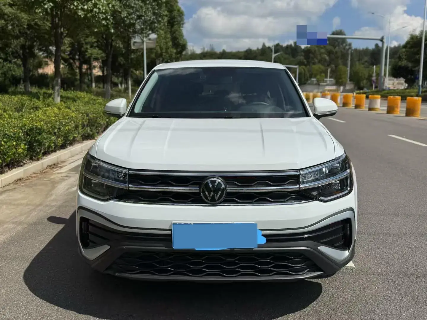 2023 VOLKSWAGEN THARU thumbnail 3