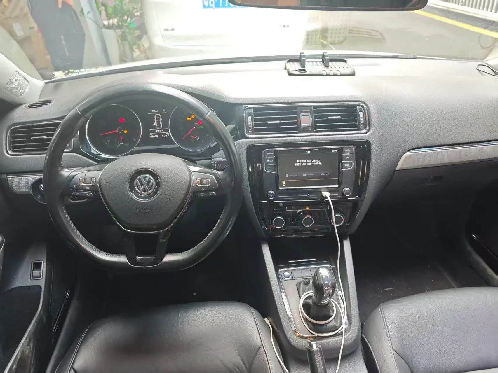 2018 VOLKSWAGEN SAGITAR thumbnail 2