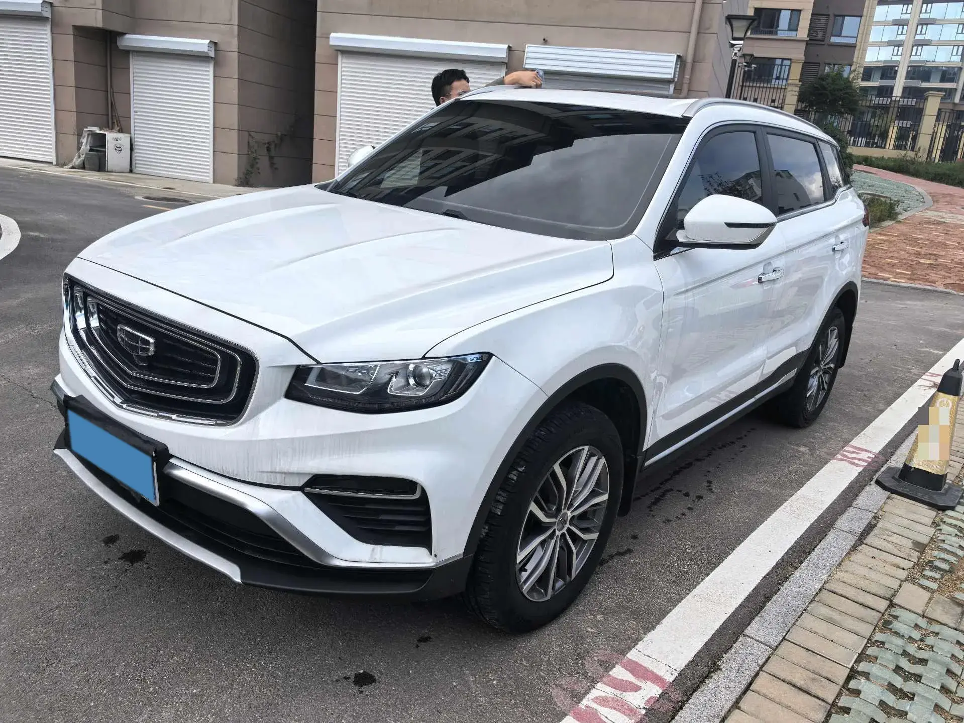 2020 GEELY AZKARRA view 1