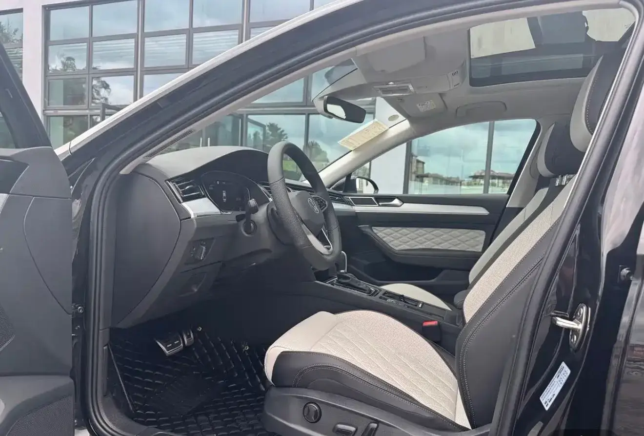 2025 VOLKSWAGEN MAGOTAN thumbnail 3