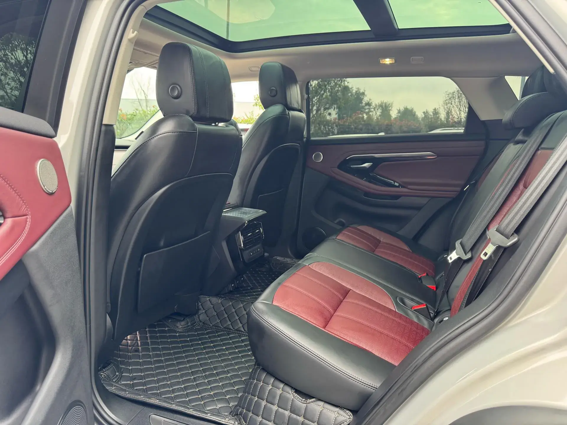 2021 LAND ROVER thumbnail 4