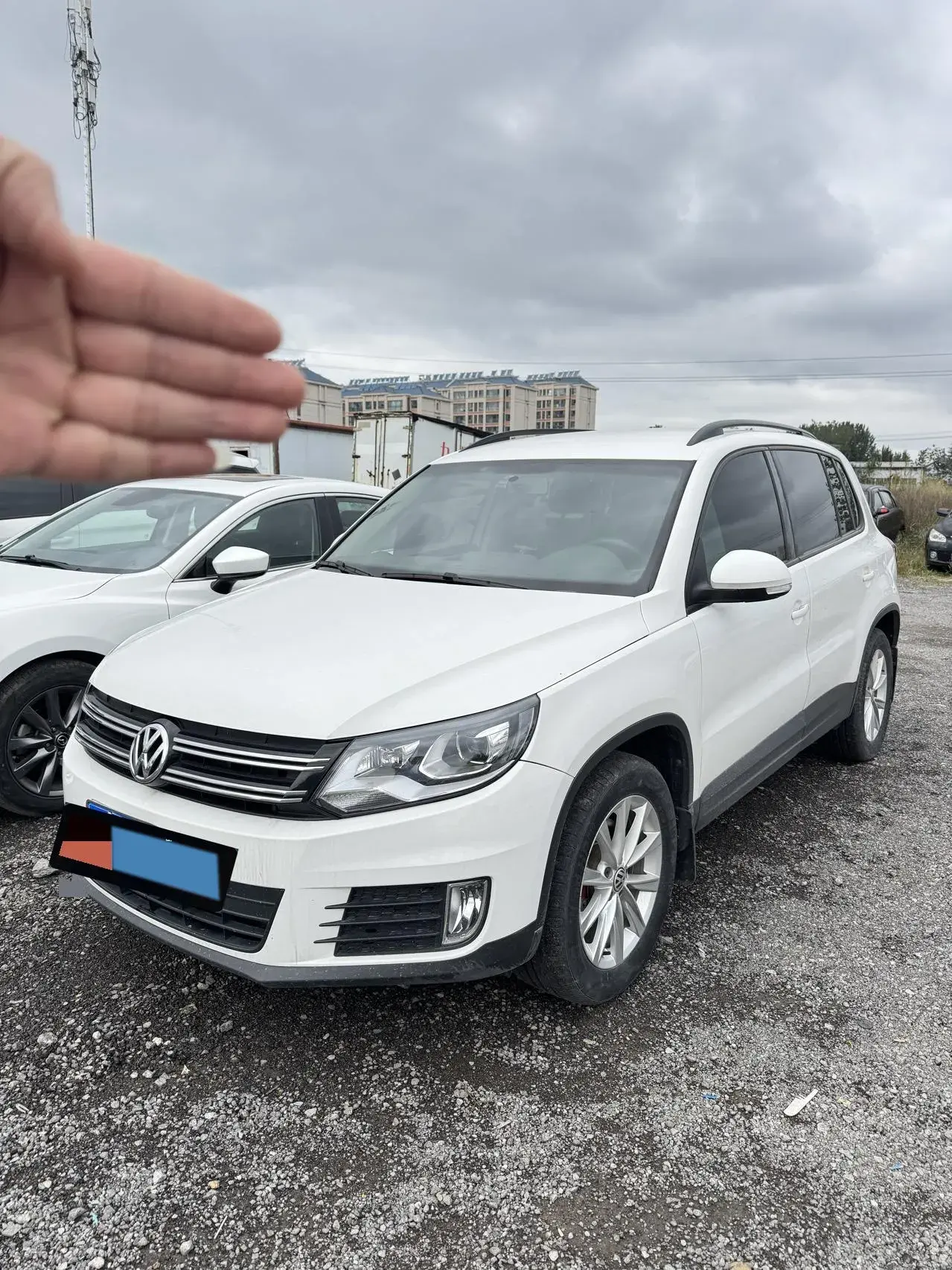 2016 VOLKSWAGEN TIGUAN view 1