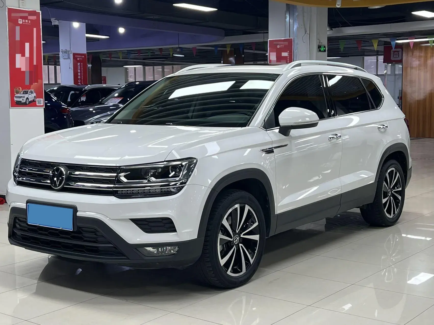 2022 VOLKSWAGEN THARU view 1