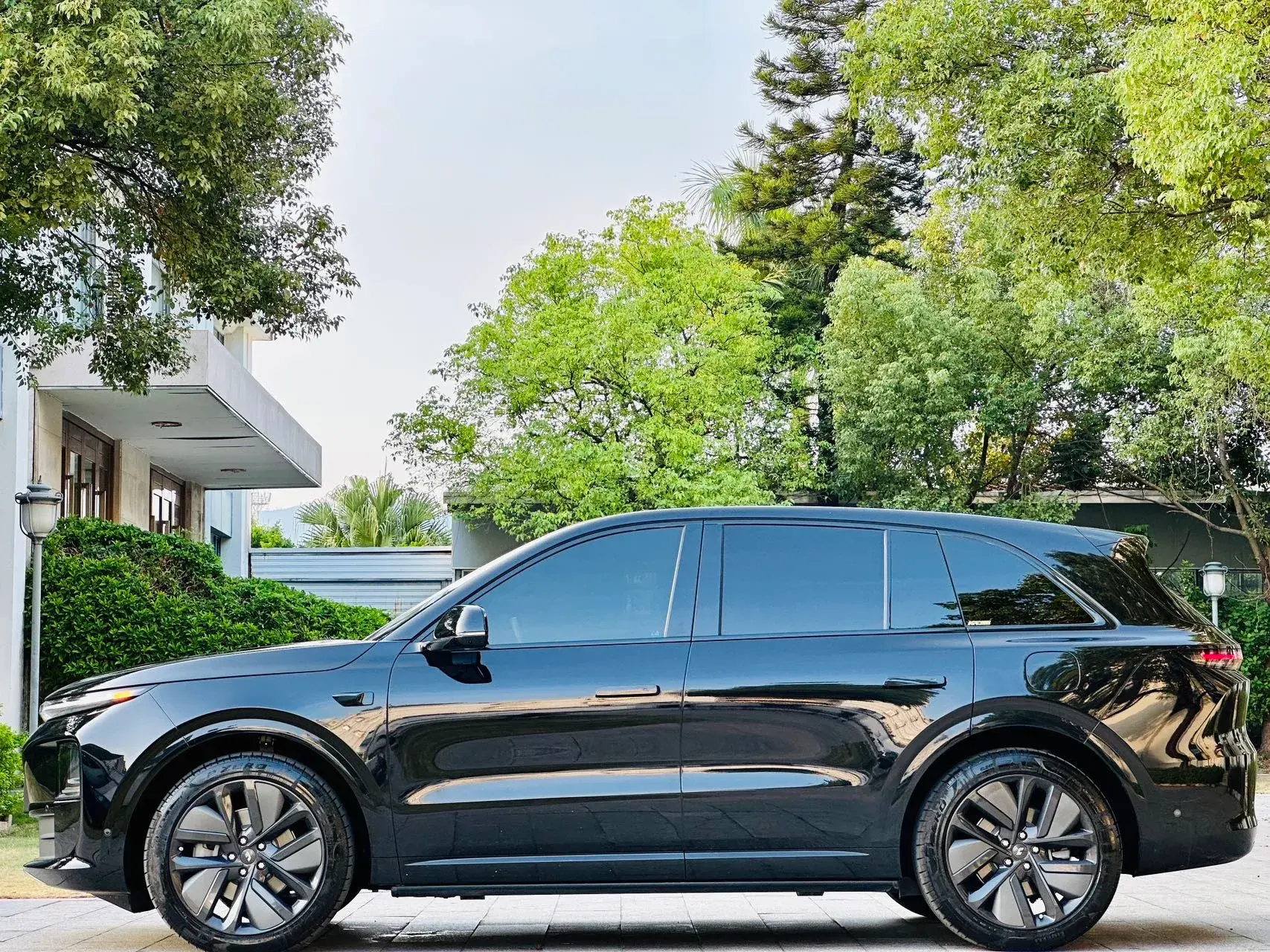 2024 LI L6 thumbnail 3