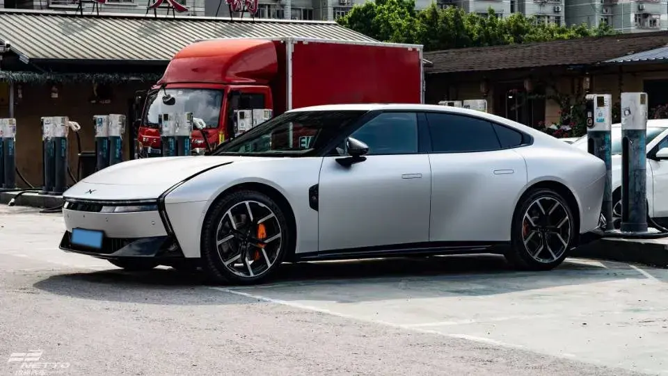 2025 XPENG P7 view 1