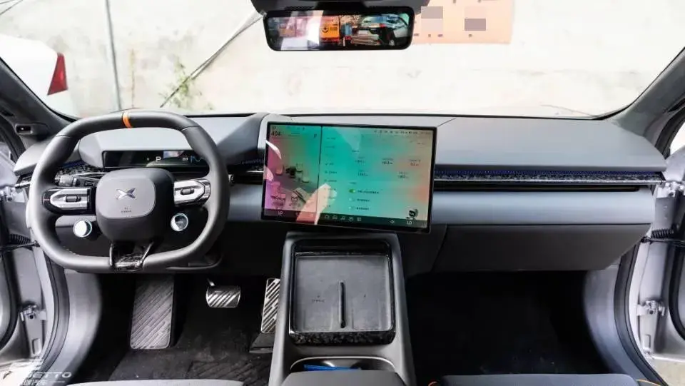 2025 XPENG P7 thumbnail 4