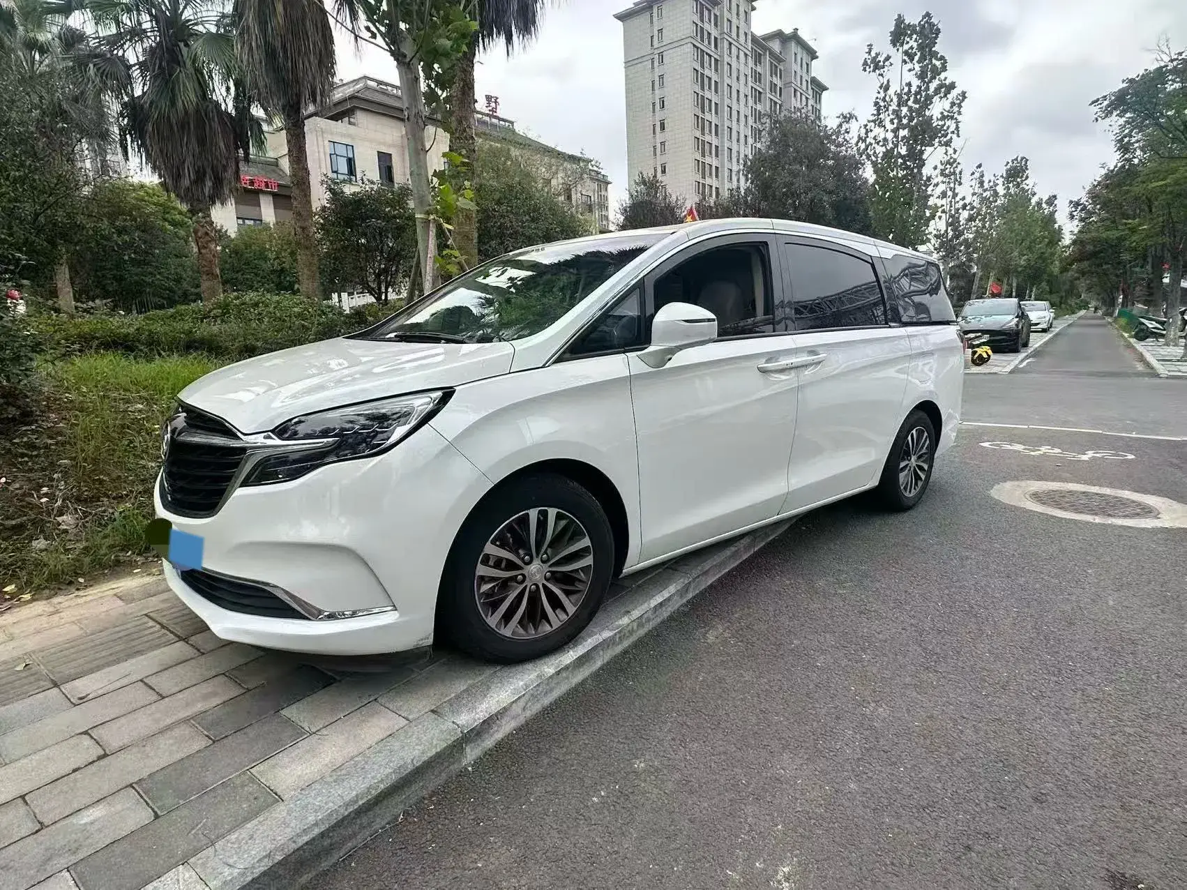 2022 BUICK GL8 view 1