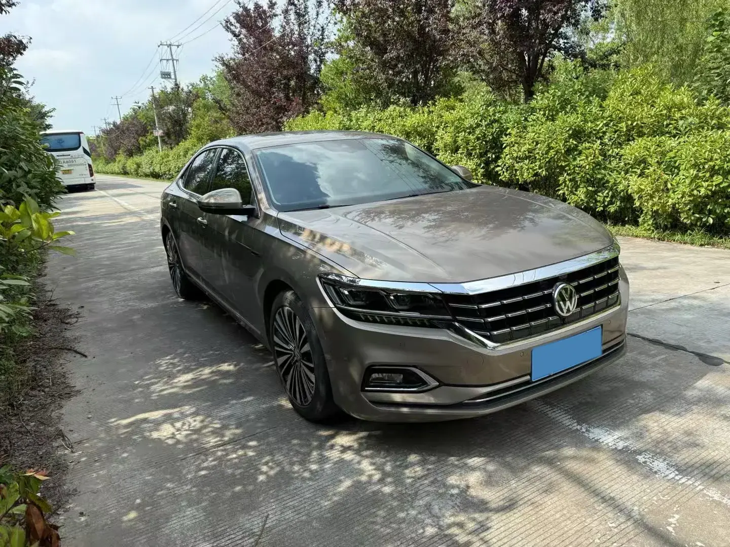 2019 VOLKSWAGEN PASSAT thumbnail 3