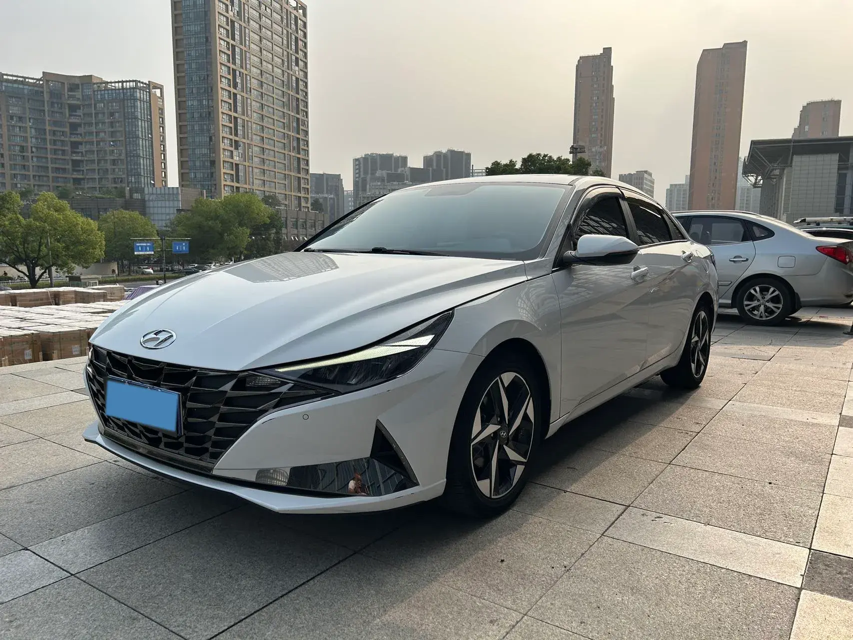 2022 HYUNDAI ELANTRA view 1