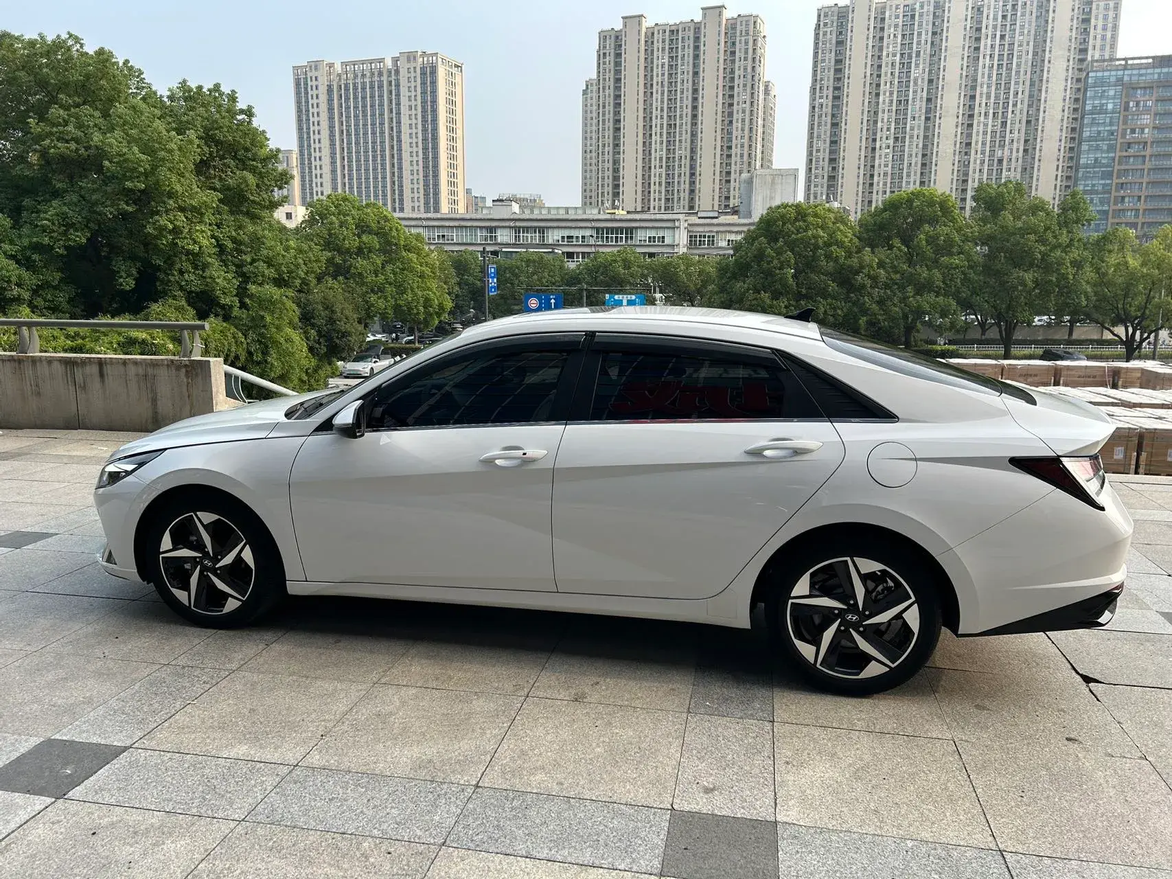 2022 HYUNDAI ELANTRA thumbnail 3