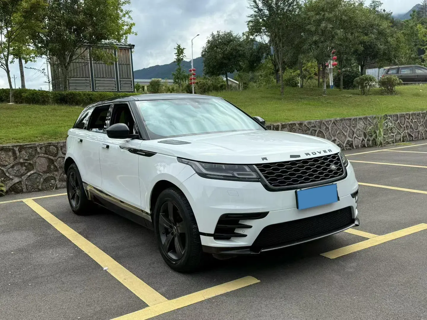 2018 LAND ROVER thumbnail 2
