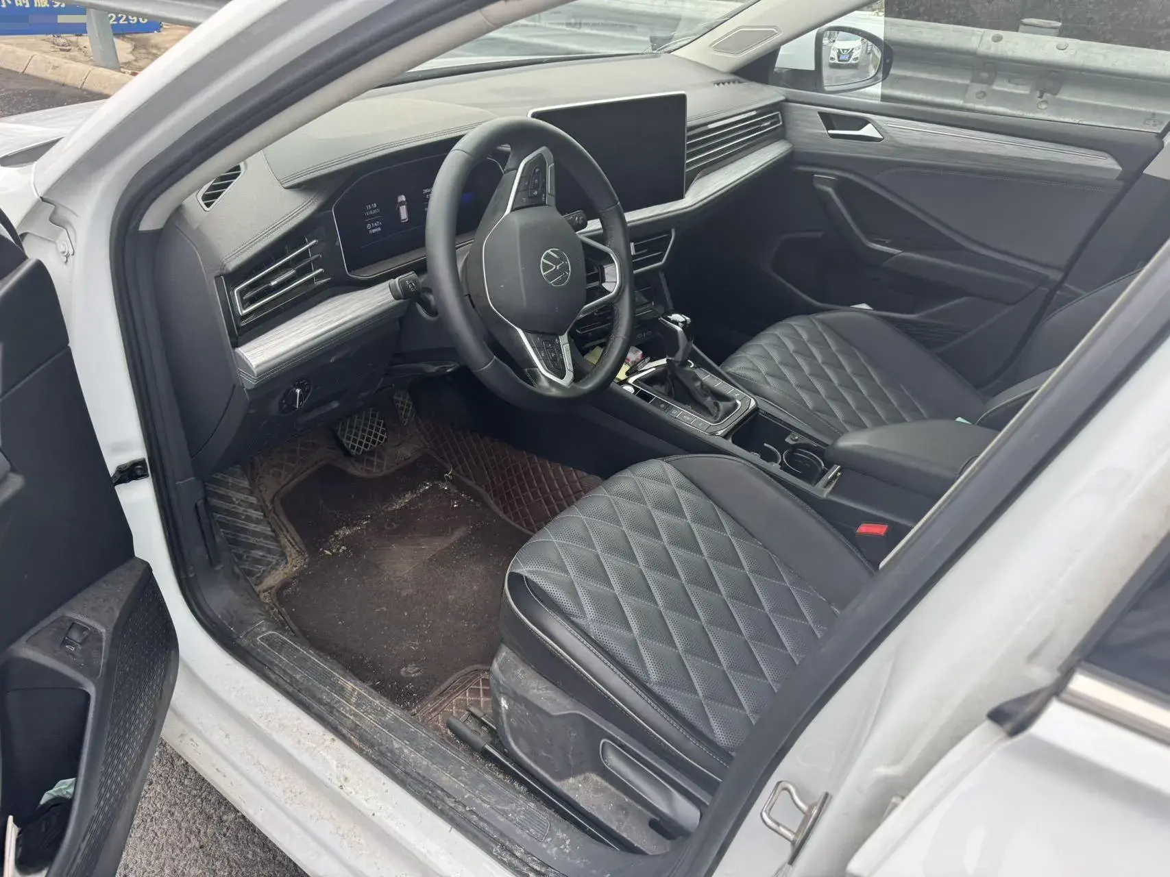 2023 VOLKSWAGEN SAGITAR thumbnail 3