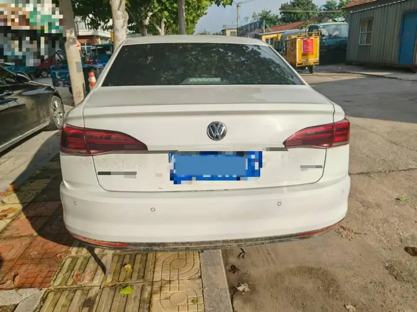 2019 VOLKSWAGEN BORA thumbnail 4