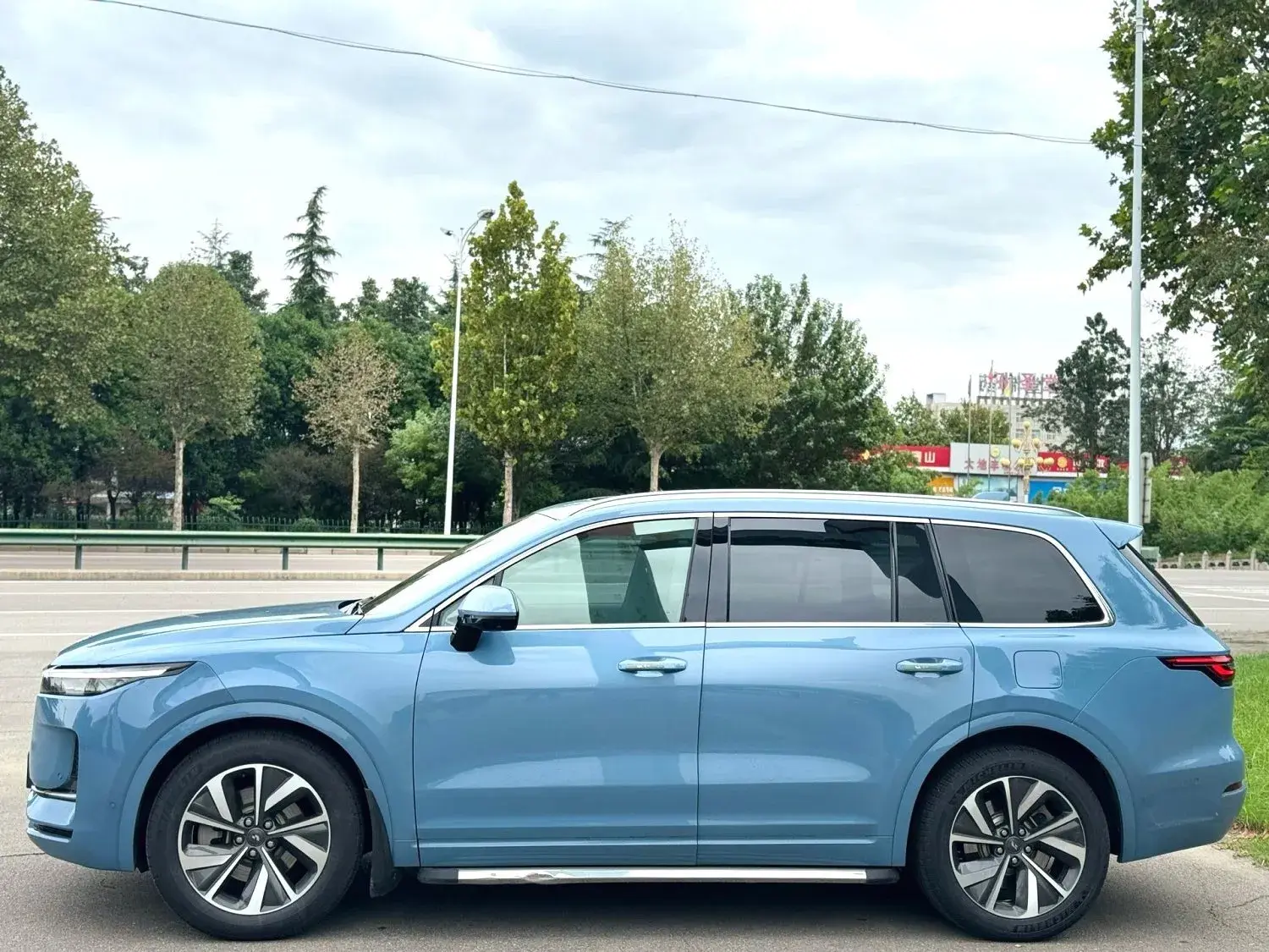 2020 LI ONE thumbnail 3