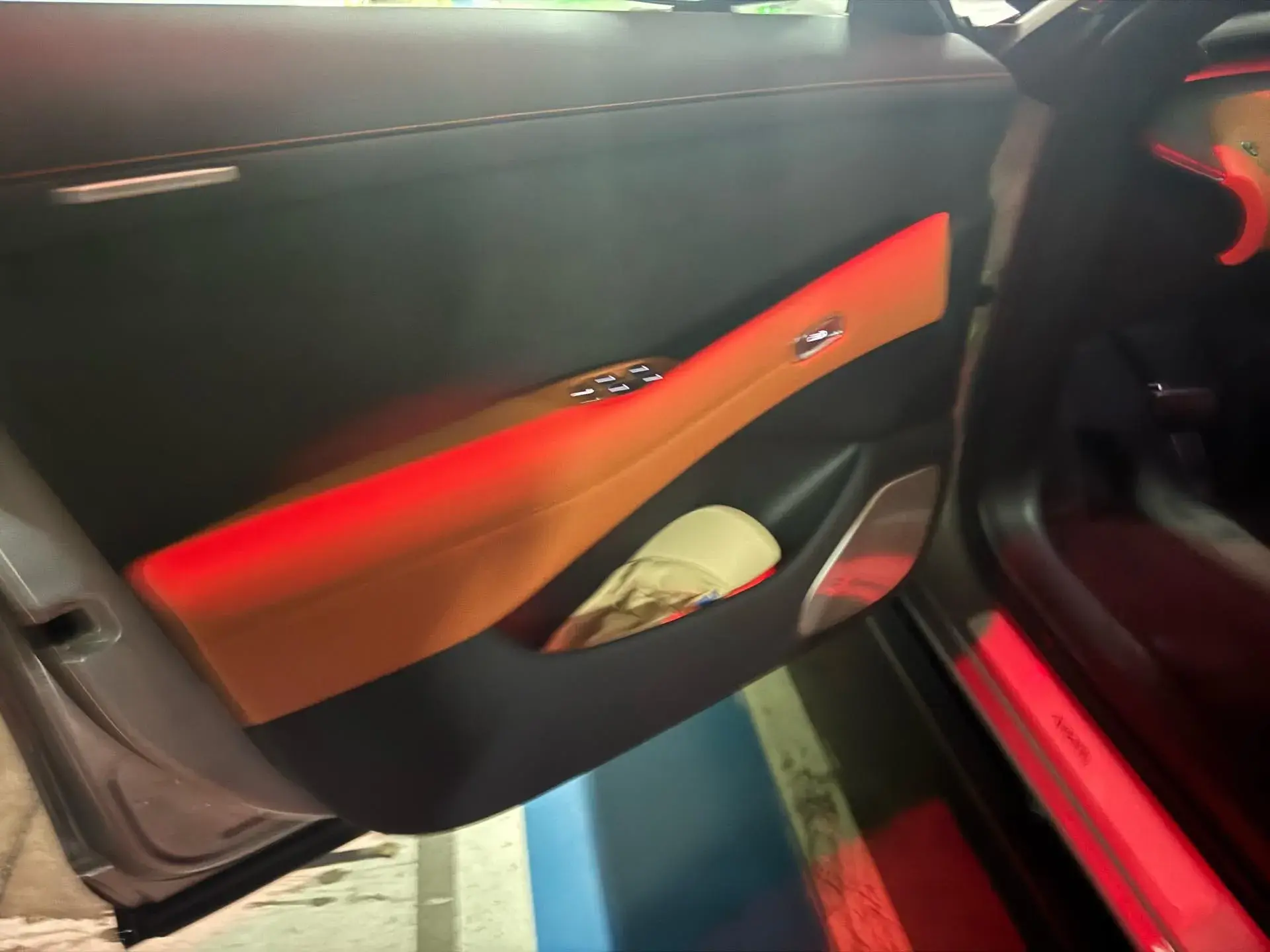 2025 MI YU7 thumbnail 4