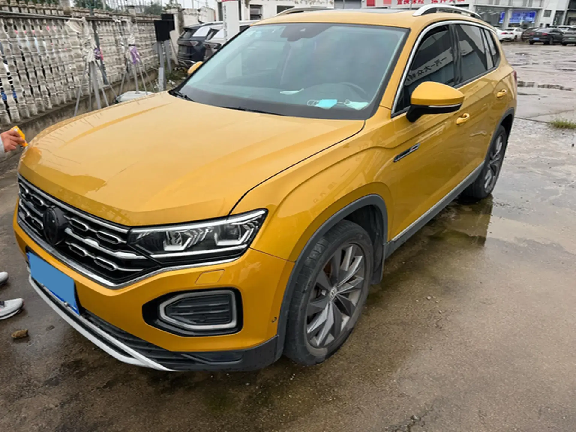 2019 VOLKSWAGEN TAYRON view 1