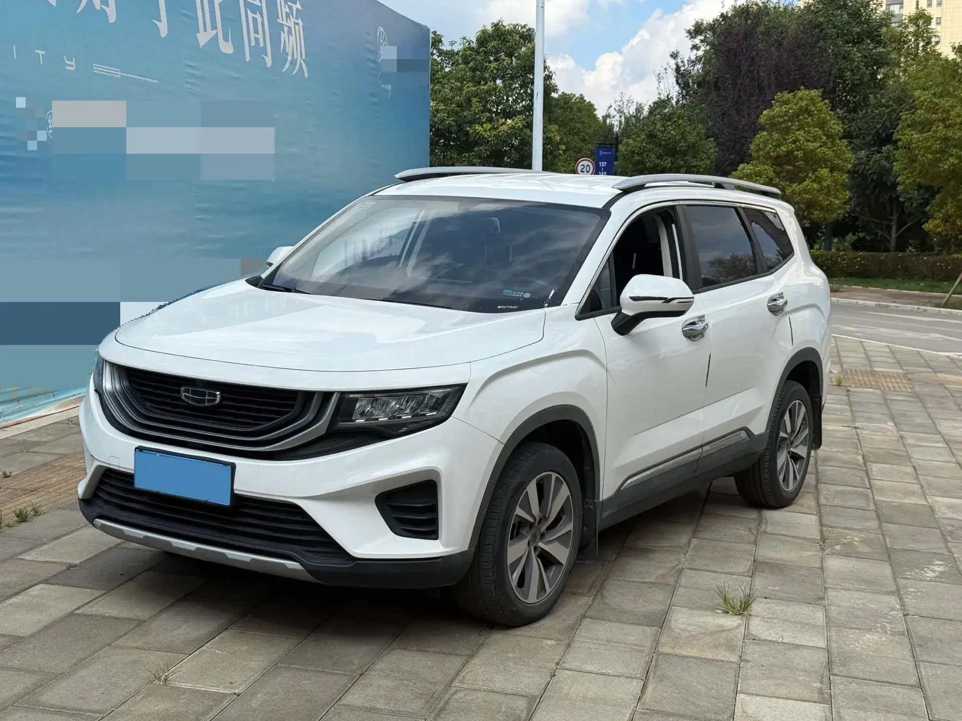 2020 GEELY OKAVANGO view 1