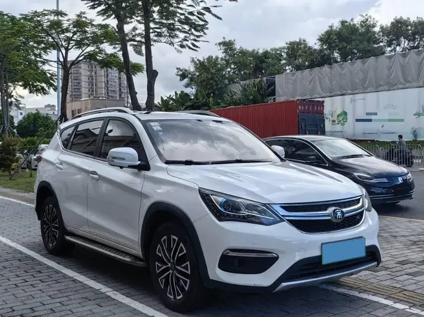 2017 BYD SONG thumbnail 3