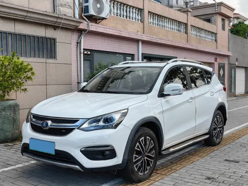 2017 BYD SONG view 1