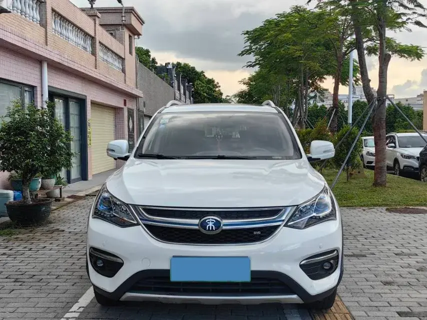 2017 BYD SONG thumbnail 2