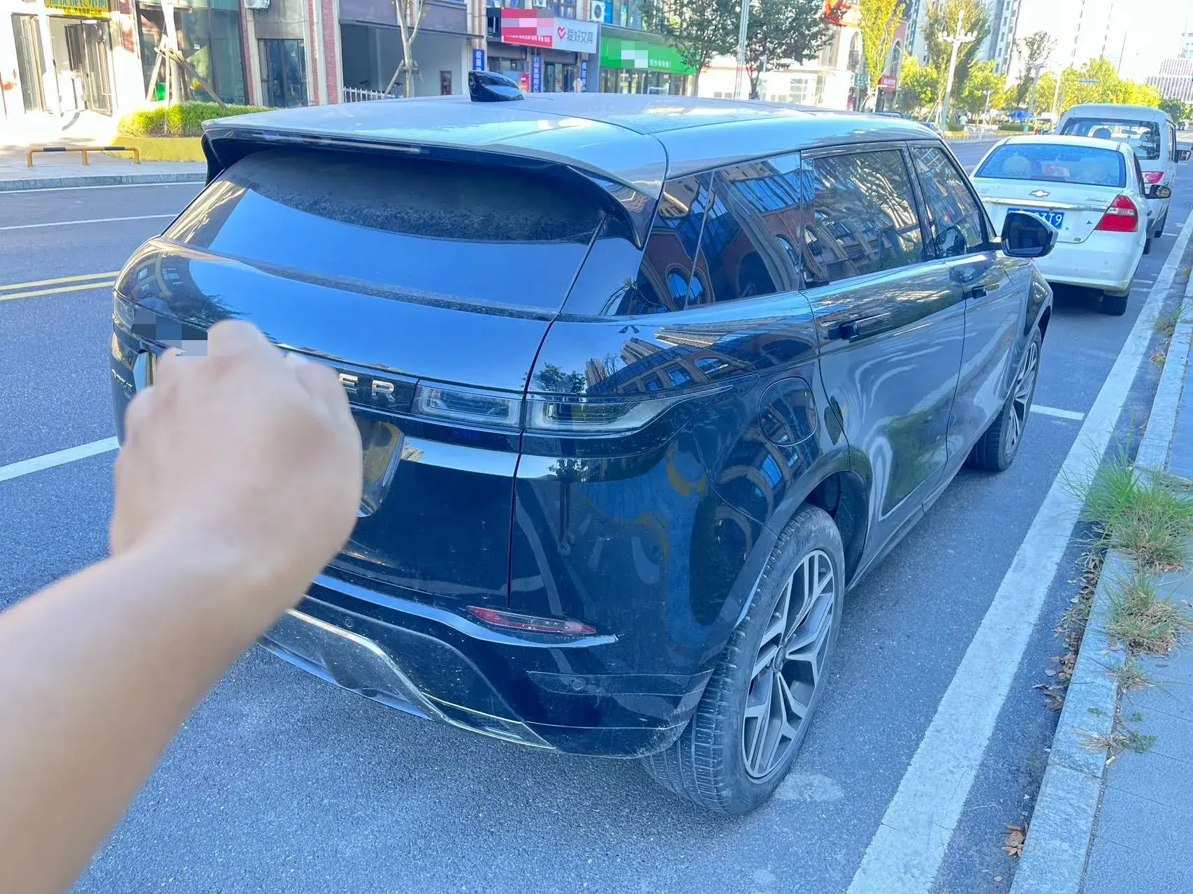 2021 LAND ROVER thumbnail 4