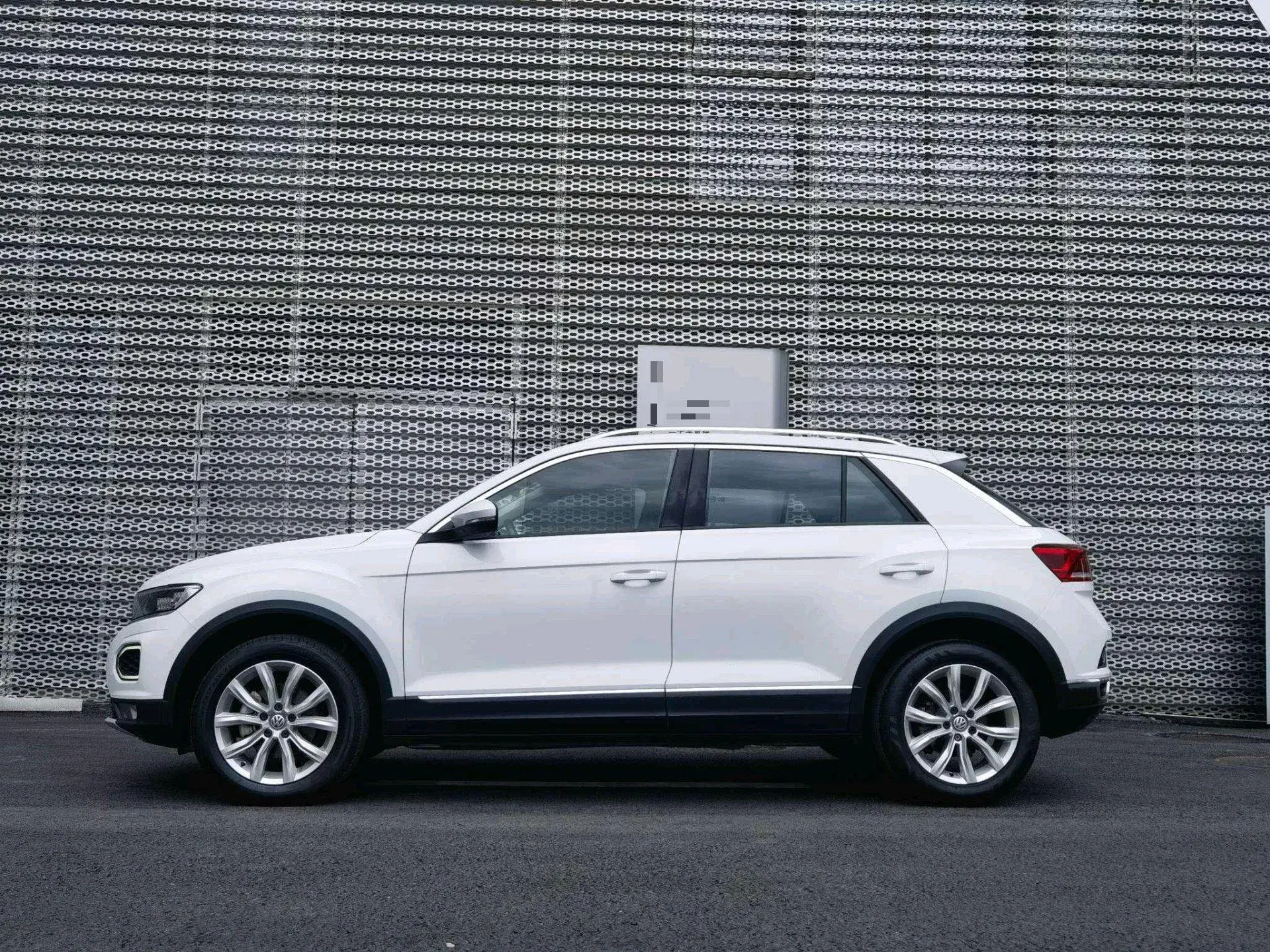 2020 VOLKSWAGEN T-ROC thumbnail 4